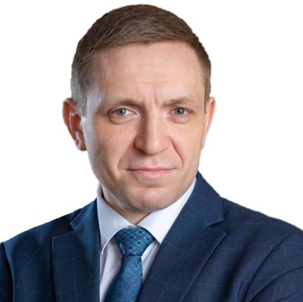 Советский райсуд Улан-Удэ постановил продлить срок содержания под стражей экс-министру транспорта Бурятии Александру Гоге до 3 августа. Об этом 28 мая сообщили в пресс-службе суда. Постановление еще не вступило в законную силу. Напомним, о задержании Александра Гоге стало известно утром 12 мая. Его обвиняют в превышении должностных полномочий. Следователи полагают, что экс-министр препятствовал участию в электронном аукционе на ремонт трассы «Улан-Удэ-Романовка-Чита» двух компаний – ООО «Стройинком» и ООО «Иркутсдорстрой». При этом он лоббировал интересы ООО «Доринвест». С этой фирмой в итоге и был заключен госконтракт, да еще и с завышенной ценой около 1,2 миллиарда рублей . Таким образом был нарушен установленный законом принцип результативности и эффективности использования бюджетных средств. #бурятия