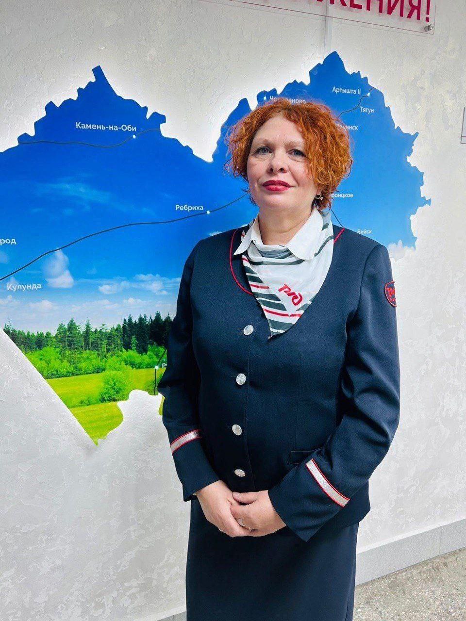 Спасибо за профессионализм В пригородном поезде следовавшем по маршруту Рубцовск Барнаул в Алтайском крае проводник Алла Першина помогла пассажирке у которой начались роды Железнодорожница быстро сориентировалась перевела женщину в служебное купе оказывала ей помощь и психологическую поддержку По прибытии поезда на станцию Барнаул роженицу уже ждала бригада скорой помощи Медики отвезли женщину в роддом все разрешилось благополучно родился мальчик Новоиспеченные родители прислали слова благодарности железной дороге