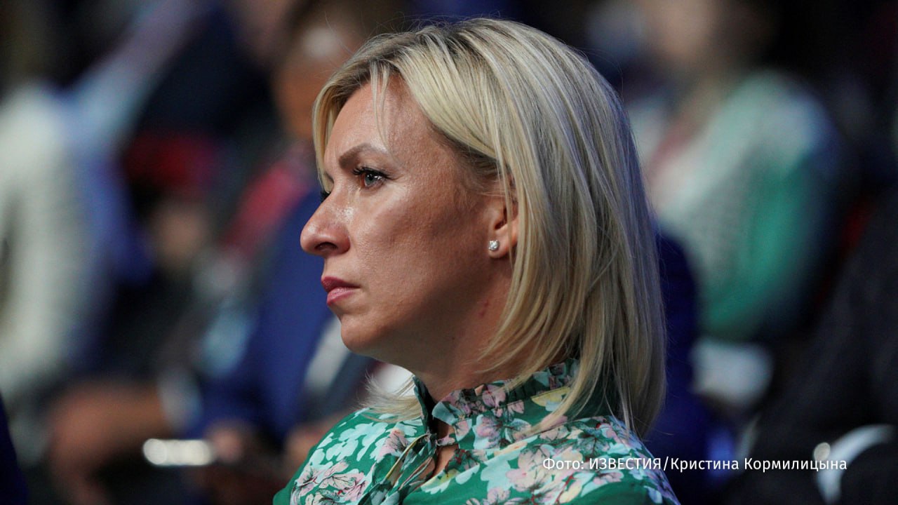 Требования так называемой "Международной коалиции по возвращению украинских детей" к России — очередная провокация и попытка вернуть общественное внимание к оторванному от реальности сюжету с якобы "незаконной депортацией и насильственным перемещением" украинских детей. Об этом заявила Мария Захарова.  "Россия не только не препятствует, но и всячески содействует их воссоединению с родственниками. Необходимая работа ведется по линии уполномоченного при президенте Российской Федерации по правам ребенка М.А.Львовой-Беловой", — подчеркнула официальный представитель МИД РФ.  По ее словам, нелепость выдвинутых к России "требований" заключается в том, что "содержательный ответ" был дан еще 23 июля в ходе третьего раунда российско-украинских переговоров в Стамбуле. Она напомнила, что 30% данных из списка не подтвердились, поскольку значительная часть детей никогда не была в России — они являются совершеннолетними или уже вернулись к семьям.    Больше новостей тут  МАХ  Отправить новость