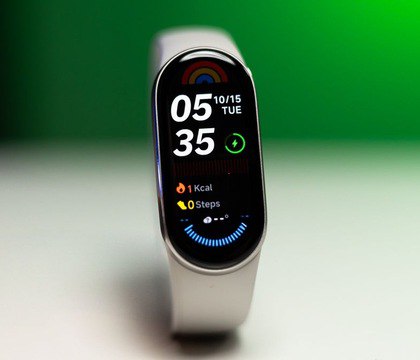 XpertPick раскрыл дизайн фитнес-браслета Xiaomi Smart Band 10 Ресурс XpertPick опубликовал рендеры, показывающие дизайн нового фитнес-браслета Xiaomi Smart Band 10. Внешне новое поколение будет практически идентично Smart Band 9. «Десятка» тоже сделана в форм-факторе капсулы, к которой крепится ремешок. Судя по опубликованным изображениям, устройство выйдет как минимум в трех расцветках. Читать далее