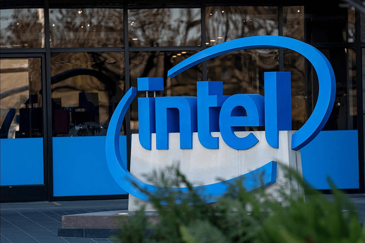 Intel ведёт переговоры с Apple о возможных инвестициях для поддержки своего бизнеса и восстановления позиций на рынке узнало Bloomberg Детали переговоров неизвестны До этого инвестировать 5 млрд в производителя чипов согласилась Nvidia vc ru invest 2235424