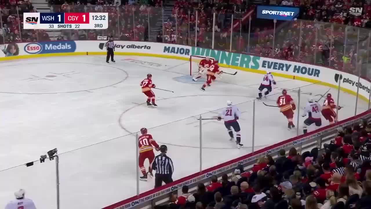 Егор Шарангович забросил шайбу в матче с Питтсбургом, но Калгари уступил