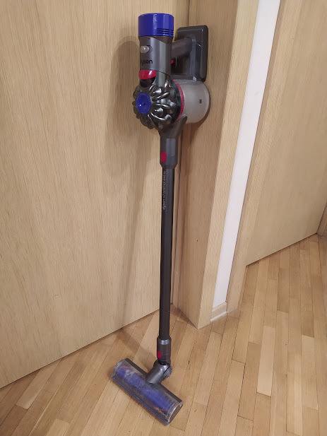 Пылесосы Dyson массово выходят из строя у россиян  Всё из-за аккумуляторов, которые выходят из строя, отслужив около трёх лет. За время СВО срок их эксплуатации подошёл к концу, а найти оригинальные почти невозможно — компания ушла из России, сообщает Shot. Официальных сервисных центров Dyson в России нет.