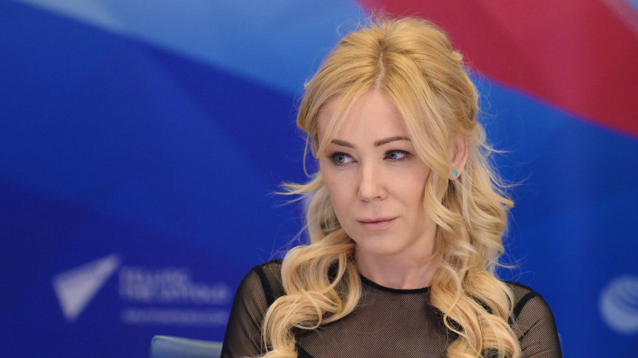 ОТКРЫТЫЙ ДИАЛОГ ЕКАТЕРИНА МИЗУЛИНА ВСТРЕТИТСЯ С ХАБАРОВСКОЙ МОЛОДЁЖЬЮ В ГДК Екатерина Мизулина, директор Лиги безопасного Интернета анонсировала мероприятие в Хабаровске. Оно состоится 18 июня в ГДК. Соответствующее сообщение появилось в официальном канале в Telegram. "Вход для школьников, студентов, учащихся колледжей, их родителей и педагогов свободный", - сообщает официальный канал Екатерины Мизулиной. Отметим, что в Хабаровске 18 июня состоится и концерт SHAMAN. Шоу пройдет в «Платинум Арене». Напомним, что в апреле текущего года на «красной линии» в Хабаровске появилась картонная фигура Екатерины Мизулиной. Она была изображена в роли «матери драконов» Дейнерис Таргариен из «Игры престолов». Фото: DVHAB #аврорамедиа_хабаровскийкрай Telegram-экосистема АВРОРА МЕДИА МЕДИА НОВОСТИ РЕГИОН ЛАЙФ СПОРТ ГЕРЛЗ ХАЙТЕК ПЕРСОНЫ ИНСАЙД КРИМИНАЛ МОЛОДОСТЬ LIVE АВРОРА МЕДИА YOUTUBE RUTUBE