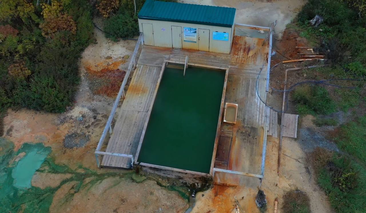 Восемь человек трое детей и пятеро взрослых уехавшие в Мильковский район на Камчатке в пятницу пропали они не вернулись и не выходят на связь Родственники сообщили о пропаже в 112 Из за сильного снегопада знакомые не смогли сами их найти Сегодня утром на поиски выехали полиция и спасатели По версии МЧС группу могла задержать непогода Подписаться Предложка Чат