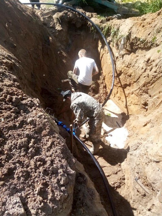 Совершенствуют сети водоснабжения Специалисты ООО «Союз» практически завершили работы, связанные с подготовкой объектов теплоснабжения, находящихся в ведении предприятия, к отопительному сезону.  Как рассказал директор предприятия Владимир Манин, к 10 августа предполагается достичь полной готовности к зиме всех котельных. В настоящее время «союзовцы» сосредоточены на выполнении плановых задач и проведении других ремонтных работ на системах водоснабжения Прокопья, Всехсвятского, Сырьян, д. Ракалово и Юдино.