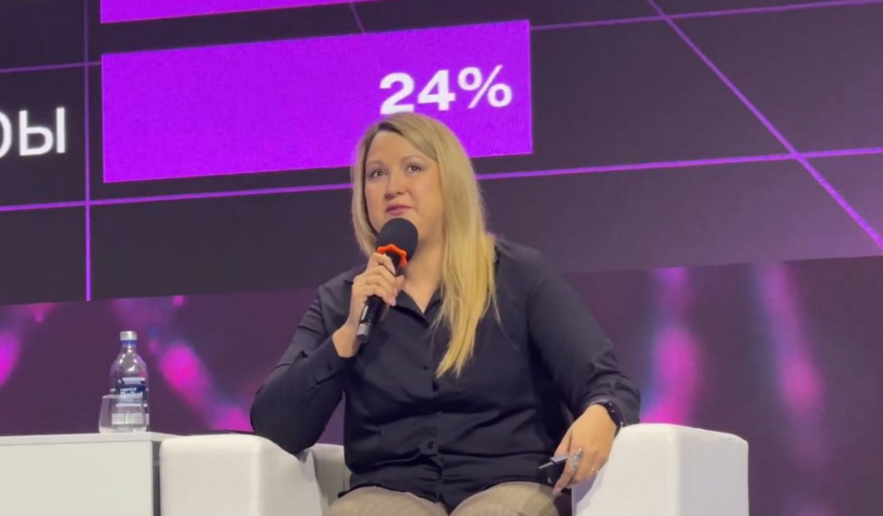 Южный и Северо Кавказский федеральные округа вышли в лидеры по использованию Мах на фоне сбоев интернета Ростовская область и Краснодарский край регулярно сталкиваются с перебоями в работе операторов связи Такие ограничения связаны с мероприятиями по обеспечению безопасности жителей во время проведения спецоперации на Украине Из общего объема пользователей мессенджер Мах активно используют 30 россиян Мах особенно популярен в ЮФО и СКФО Мне кажется это отчасти ментальная особенность Также это связано с тем что ЮФО максимально сталкивается с проблемой отсутствия интернета и нестабильной связи прокомментировала генеральный директор агентства социологического консалтинга Вебер Елена Удалова в рамках проекта Школа атомных коммуникаций Mediaskills Max занял третье место в рейтинге мессенджеров за октябрь 2025 года Его охват за месяц составил 48 2 млн человек 39 от всего населения