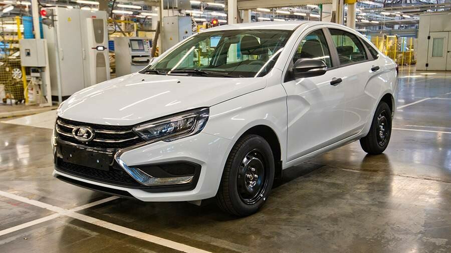 АВТОВАЗ запустил производство #LADA Vesta с ручным управлением АВТОВАЗ начал производство автомобилей LADA Vesta с ручным управлением, предназначенных для водителей с ограниченными возможностями. Новые модификации седана и универсала Vesta оснащены специальной системой, дублирующей функции педалей газа и тормоза, сообщает пресс-служба АВТОВАЗ. Автомобили созданы на базе версий с бесступенчатой трансмиссией и 1,6-литровым двигателем мощностью 106 л.с. Управление осуществляется при помощи рычага, расположенного слева от рулевого колеса — движение рычага на себя активирует акселератор, от себя включает тормозную систему. Разработчиком решения выступило тольяттинское предприятие «Хэнд Контрол», сотрудничающее с АВТОВАЗом с 2018 года. При этом сохраняется возможно... Читать далее: - подпишись Кстати, а вы хотите чтобы на этом канале появились новости о вашей компании? Это бесплатно! Подробнее здесь: