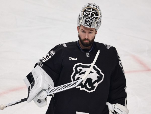 Трактор расторг контракт с голкипером Крисом Дригером www up74 ru articles news 167353 31 летний хоккеист присоединился к черно белым в этом межсезонье дебютировав в КХЛ после 14 сезонов проведенных в НХЛ и АХЛ В составе Трактора Дригер вышел на лед в 23 матчах в восьми из которых команда одержала победу