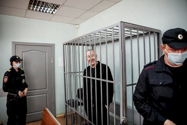 Бывший вице-мэр Екатеринбурга Виктор Контеев выходит на свободу Сегодня Свердловский областной суд отклонил жалобу прокуратуры на решение Тагилстроевского районного суда Нижнего Тагила об освобождении Контеева по УДО. Виктор Контеев был арестован в 2011 году. Он отбывал 21-летний срок за подстрекательство к убийствам, покушение на убийство, получение взятки и вымогательство. Подробно о деле Контеева — по ссылке.