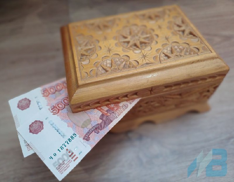 Мурманский Вестник новости  Мурманчанин желающий стать матросом угодил под уголовку Как сообщают региональный СК и областная прокуратура возбуждено уголовное дело в отношении 35 летнего мурманчанина Его подозревают в даче взятки должностному лицу По версии следствия в феврале 2024 года мужчина через посредника обратился к должностному лицу учебного центра для получения документов по профессии матрос 3 разряда без фактического обучения И за 18 800 заведомо ложные бумаги оказались на руках у желающего стать матросом В настоящее время в рамках уголовного дела проводятся следственные действия направленные на сбор и закрепление доказательственной базы За совершение инкриминируемого деяния отнесенного к категории тяжких предусмотрено наказание в виде лишения свободы на срок до восьми подробнее на канале Мурманский Вестник новости