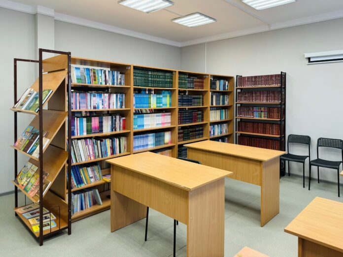 Названо самое популярное слово в русском языке Слово ок считается самым популярным в русском языке сообщили в Институте Русистики Из года в год в русских устных и письменных диалогах разговорно обиходного стиля речи пытается занять лидирующее место заимствованный англицизм слово ок говорится в сообщении Уточняется что популярность данного междометия связана с его информативностью и однозначностью Кроме того в русском языке происходит стремление к краткости Фото Якутия 24 yk24 ru в MAX Telegram ВК VK Видео