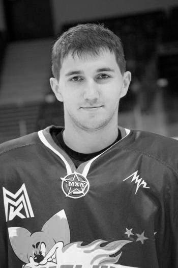 Экс-хоккеист «Металлурга» Кирилл Лебедев умер в 33-летнем возрасте Об этом сообщается в Telegram-канале клуба. В сезоне-2010/11 форвард стал чемпионом МХЛ в составе «Стальных Лисов», а позже завоевал золото ВХЛ с новокузнецким «Металлургом». Его последним клубом стал шведский «Бурос», за который он выступал в сезоне-2021/22.