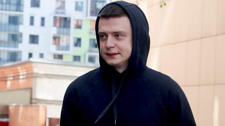 Треш стример Mellstroy Андрей Бурим объявлен в розыск в Казахстане и заочно арестован За помощь в поимке блогера гражданам гарантируются вознаграждения и анонимность Бурима подозревают в организации рекламной кампании для продвижения собственного онлайн казино По данным силовиков он запускал челленджи и розыгрыши побуждая участников публиковать контент с упоминанием игровой площадки Законодательство Казахстана предусматривает ответственность не только за ведение незаконного игорного бизнеса но и за участие в его рекламе bg ru bg people people news 30439 mellstroy kz Большой Город