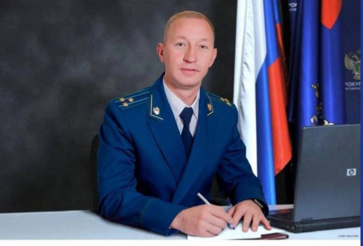 Александр Спицын может возглавить прокуратуру Смоленской области 17 июня Совет Федерации рассмотрит кандидатуру Александра Спицына на пост прокурора Смоленской области. В настоящее время он занимает должность заместителя прокурора Запорожской области. Решение будет приниматься на совместном заседании трех комитетов: - по конституционному законодательству и госстроительству - по обороне и безопасности - по федеративному устройству и региональной политике Как сообщил сенатор Руслан Смашнев, консультации по кандидатурам прокуроров субъектов РФ пройдут в соответствии с представлением президента. Ожидается, что его опыт работы в Запорожской области может сыграть ключевую роль в решении задач, стоящих перед смоленской прокуратурой. Официальное решение станет известно после заседания Совета Федерации. Важное в Смоленске