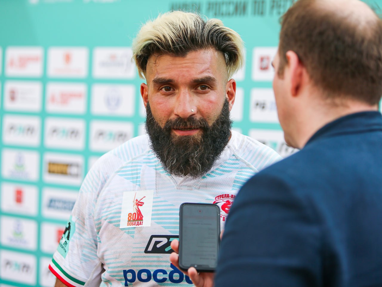 «Поначалу наделали ошибок, но не сомневались, что заберём победу» Защитник «Стрелы-Ак Барс» Омари Гриняев, оформивший дубль в матче против «Славы», прокомментировал выход команды в полуфинал национального кубка. : Арина Чистякова