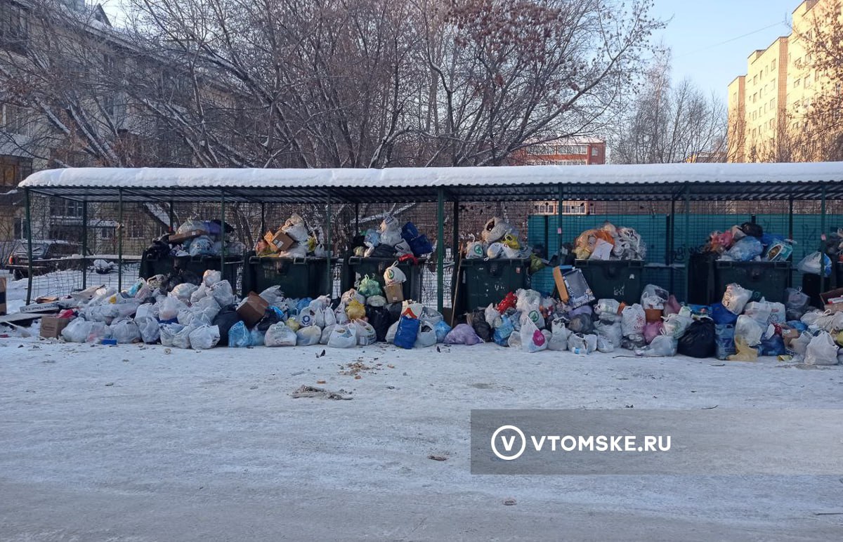 В Томске заработал новый регоператор по вывозу мусора  С 1 января обязанности регионального оператора по вывозу твердых коммунальных отходов  ТКО  в Томске и Томском районе начала исполнять компания «АБФ Логистик».  Как сообщили в мэрии, в период новогодних праздников обращения по вопросам вывоза мусора можно направлять в диспетчерскую службу ежедневно с 08:00 до 20:00 по номеру телефона 8-800-301-16-14 или на почту ro7 .ru.  Вместе с этим томичи жалуются на переполненные мусорные площадки.   #томск #новоститомска