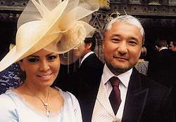 Факт ВТБ банкротит нефтяные компании экс главы СИБУРа и казахстанского банкира Тимура Куанышева Комментарий Российский банк ВТБ планирует подать заявление о банкротстве нефтяных компаний входящих в группу First Oil бывшего акционера СИБУРа Якова Голдовского В конце 1990 х он консолидировал более 20 предприятий создав крупнейший в РФ нефтехимический холдинг Однако после конфликта с новым руководителем Газпрома Алексеем Миллером продал его Газпрому за 96 млн и вернулся в нефтедобычу Сегодня его общий долг перед ВТБ составляет почти 6 млрд рублей Группа First Oil работающая в Коми и на Югре добывает около 500 тыс тонн нефти в год обладая запасами в 14 млн тонн Финансовые проблемы спровоцировала пандемия Covid 19 В 2024 году к компании присоединились инвесторы из Казахстана Тимур Куанышев и Евгений Шленских с планами по увеличению добычи нефти до 1 млн тонн в год Но повышение ключевой ставки и санкции против российской нефтяной отрасли оказали давление на бизнес что привело к росту задолженности перед кредиторами и сложностям с обслуживанием обязательств пишет Коммерсант Как показывает практика малые нефтепроизводители более чувствительны к проблемам рынка нежели гиганты И это актуально не только для России Тимур Куанышев возглавлял в Казахстане инвестиционную компанию Батт был председателем совета директоров ДБ Punjab National Bank и АО Tengri Bank Подписка на ежедневные новости нефтегазовой отрасли Казахстана t me oilgazKZ