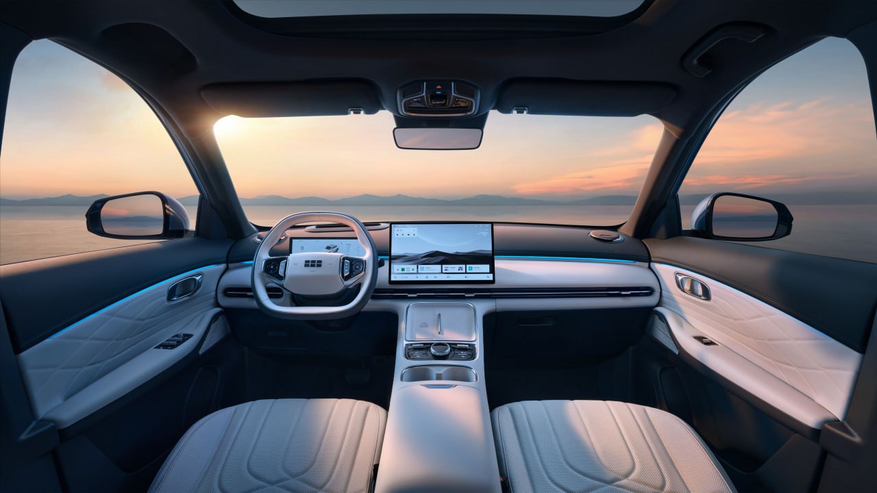 В России официально появится гибридный Geely Galaxy Starship 7 В Китае кроссовер комплектуется связкой 112-сильного 1,5-литрового ДВС и электромотора на 218 сил. Запас хода достигает 1420 км. Такую новинку вы ждёте?