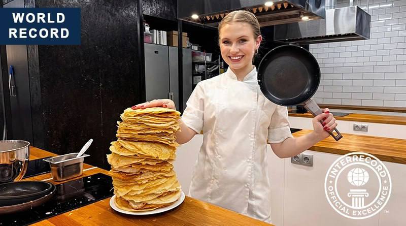 Студентка из Петербурге испекла 199 блинов за час и установила мировой рекорд 19 летняя Александра Рогова из петербургского колледжа туризма и прикладных технологий попала в Книгу рекордов Интеррекорд и Реестр рекордов России В свой день рождения совпавший с началом Масленицы она испекла 199 блинов за один час но 26 были неподходящего размера или цвета Поэтому в рекорд зачли только 173 блина с общим весом 7 5 кг Александра готовила без чьей либо помощи используя 24 сковороды 4 литра воды 4 литра молока 30 яиц и почти 3 кг муки За процессом следили два независимых наблюдателя и экспертная комиссия онлайн Все рекордные блины Александра отвезла в петербургское отделение благотворительного фонда Ночлежка Рекорд официально зарегистрировали 19 февраля после проверки Фото interrecord ru Подпишитесь на ivbg ru Ivbg в Max