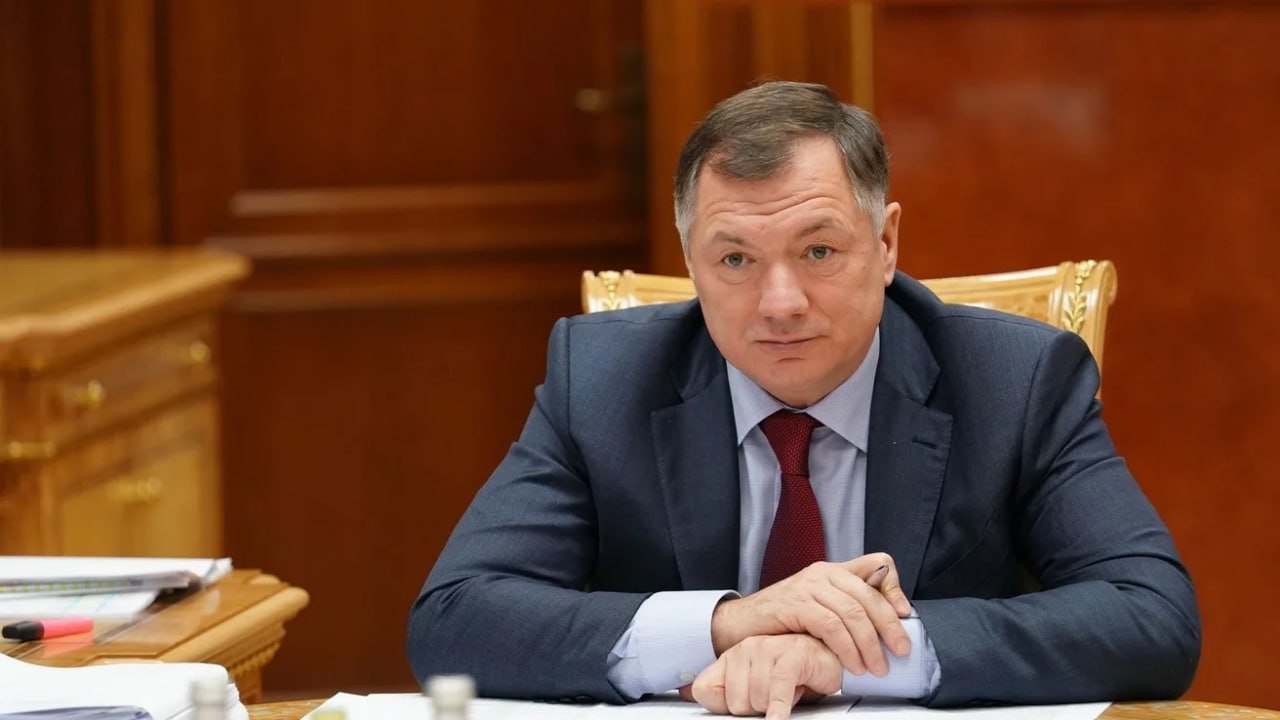 Хуснуллин предупредил о риске банкротства застройщиков По словам вице премьера если граждане перестанут активно инвестировать в недвижимость более 30 девелоперов окажутся на грани банкротства Уже перенесены сроки у 19 строительных объектов а риск несостоятельности существует примерно у 20 компаний Мы действительно как антикризисные меры разрешили девелоперам сдвигать чуть вправо срок ввода для того чтобы гарантированно достроить дома Сказать что у нас какие то сейчас там огромные риски не скажу сообщил Хуснуллин ps Средневзвешенная рыночная ипотечная ставка на первичном рынке 27 93 SMLT PIKK Era Media Сайт Бот Invest Era