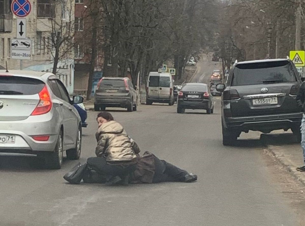 Соцсети: в Туле на улице Льва Толстого сбили пешехода     В Туле на пересечении улиц Бундурина и Льва Толстого сбили пешехода. Кадры с места происшествия были опубликованы в социальных сетях.  ↗  Прислать новость   Подписаться