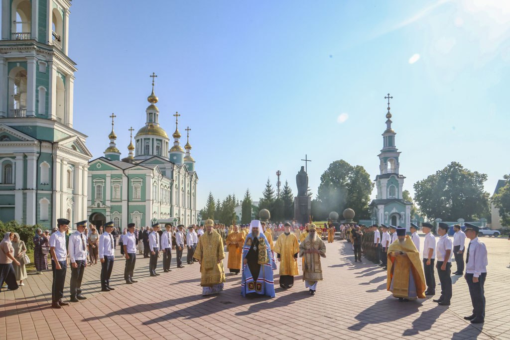 Тамбовскую область с рабочим визитом посетил министр здравоохранения РФ Михаил Мурашко.  В Тамбове снесут три аварийных дома.  В Тамбове состоялась торжественная встреча мощей святителя Тихона.  Жители Покрово-Пригородного пожаловались на отсутствие тротуара.  У тамбовчанина арестовали "Porsche Cayenne" за неоднократное пьяное вождение.  Читаем итоги дня