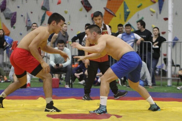 Стали известны участники Кубка Федерации по национальному многоборью В спорткомплексе Триумф 21 декабря одни из сильнейших спортсменов Якутии оспорят Кубок Федерации по национальному многоборью За главный командный трофей сразятся восемь муниципальных образований По итогам чемпионата республики путевки для участия во II Кубке Федерации по национальному многоборью получили восемь команд Кобяйский Таттинский Мегино Кангаласский Амгинский Вилюйский Усть Алданский Чурапчинский и Намский улусы Победитель в качестве приза станет обладателем 300 тысяч рублей За второе место вручим 200 тысяч за третье 100 тысяч рублей рассказали ЯСИА в Федерации национального многоборья Якутии Подробнее читайте по ссылке Фото Дьулустаан Сергеев ЯСИА yk24 ru в MAX Telegram ВК VK Видео