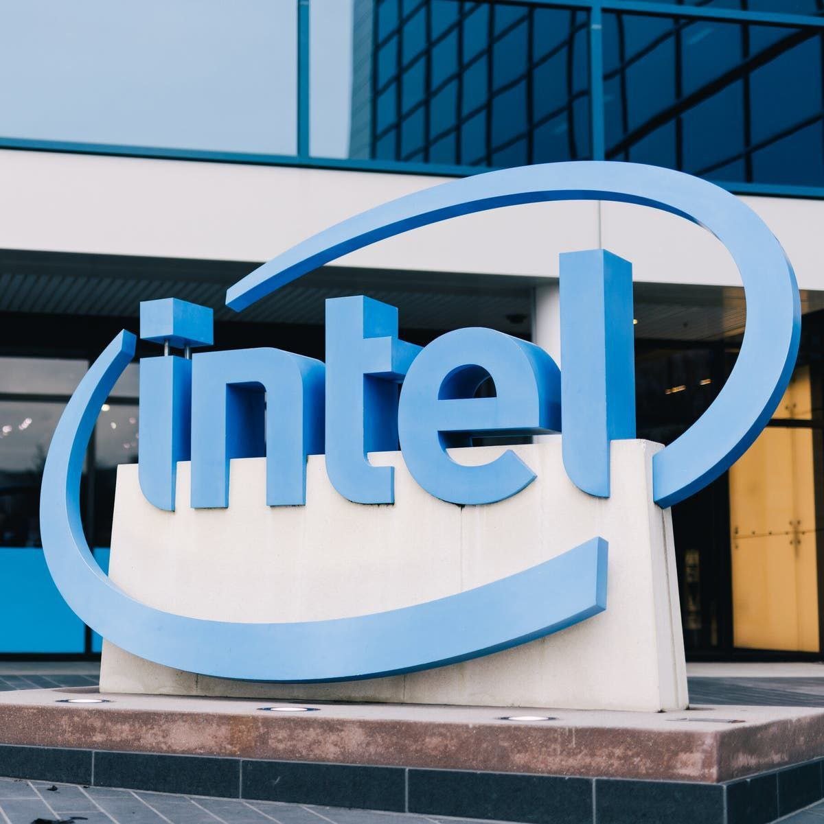 Поминки интелбоев: Intel сообщает о квартальном убытке в размере 16.6 млрд долларов.  Это самые большие убытки за историю компании.