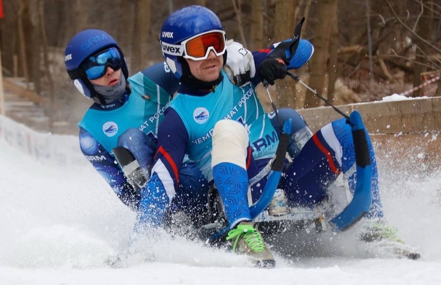 Спортсмены из Кандалакши завоевали 8 медалей на чемпионате России по санному спорту в Москве  В двухместных санях победу одержали Павел Поршнев и Иван Лазарев. На втором месте Александр Егоров и Петр Попов. На третьем месте Максим Акудович и Александр Зырянов.  В одноместных санях золото чемпионата забрали Екатерина Лаврентьева и Александр Егоров. Серебро досталось Дарине Макушевой и Александру Зырянову. Евгения Федорова стала обладательницей бронзы.