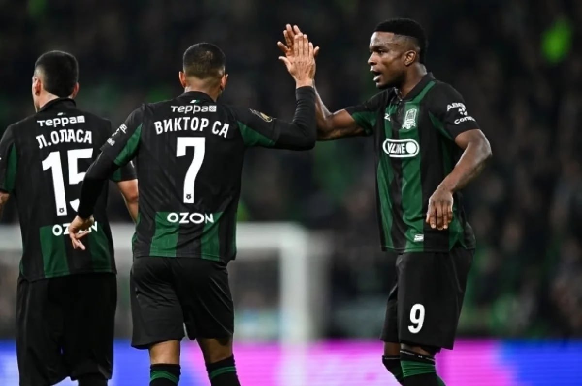 Игрок Краснодара Оласа заявил о проявлении расизма во время матча с ЦСКА По его словам когда команды уходили с поля на перерыв Кордоба начал кричать на игрока армейцев Родриго Вильягру а Мозес заступился за своего одноклубника Это был эпизод расизма который случился по отношению к одному из моих партнеров по команде Ему сказали гребаный негр Такие вещи не могут происходить Нужно проявлять уважение сказал Оласа Напомним встреча Краснодара с ЦСКА в рамках 18 тура РПЛ закончилась со счетом 3 2 Мы в Мах АиФ Краснодарский край в ТГ