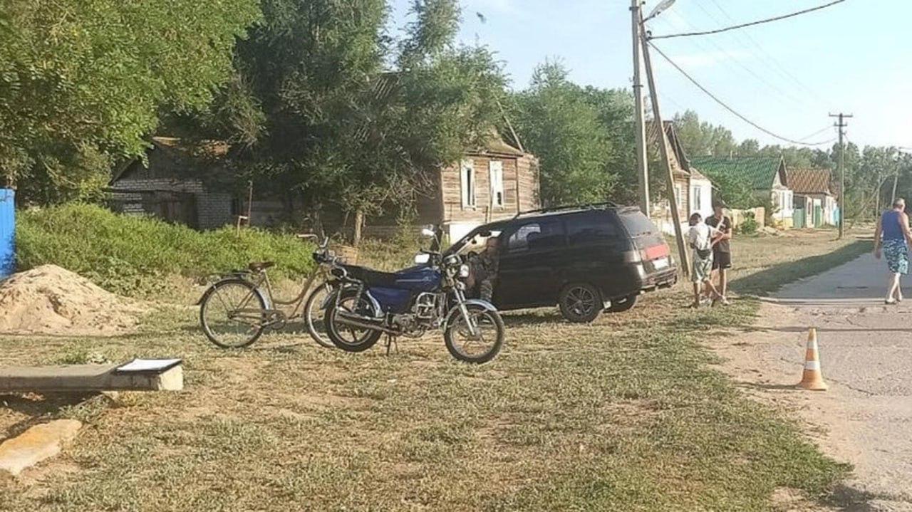 Сразу три аварии с участием мотоциклистов произошли за минувшие сутки Первая авария произошла в Еланском районе. Пьяный мотоциклист без прав улетел в кювет и отправился отдыхать на больничную койку. В селе Царев Ленинского района 13-летний школьник на мопеде сбил 38-летнюю велосипедистку. Женщину госпитализировали. Третья авария с участием мотоцикла произошла в Красноармейском районе Волгограда. 15-летний водитель мотоцикла Honda влетел в Lada Granta. В ДТП пострадала 18-летняя пассажирка мотоцикла. Девушка была доставлена в больницу. #НастоящийВолгоград Подписаться