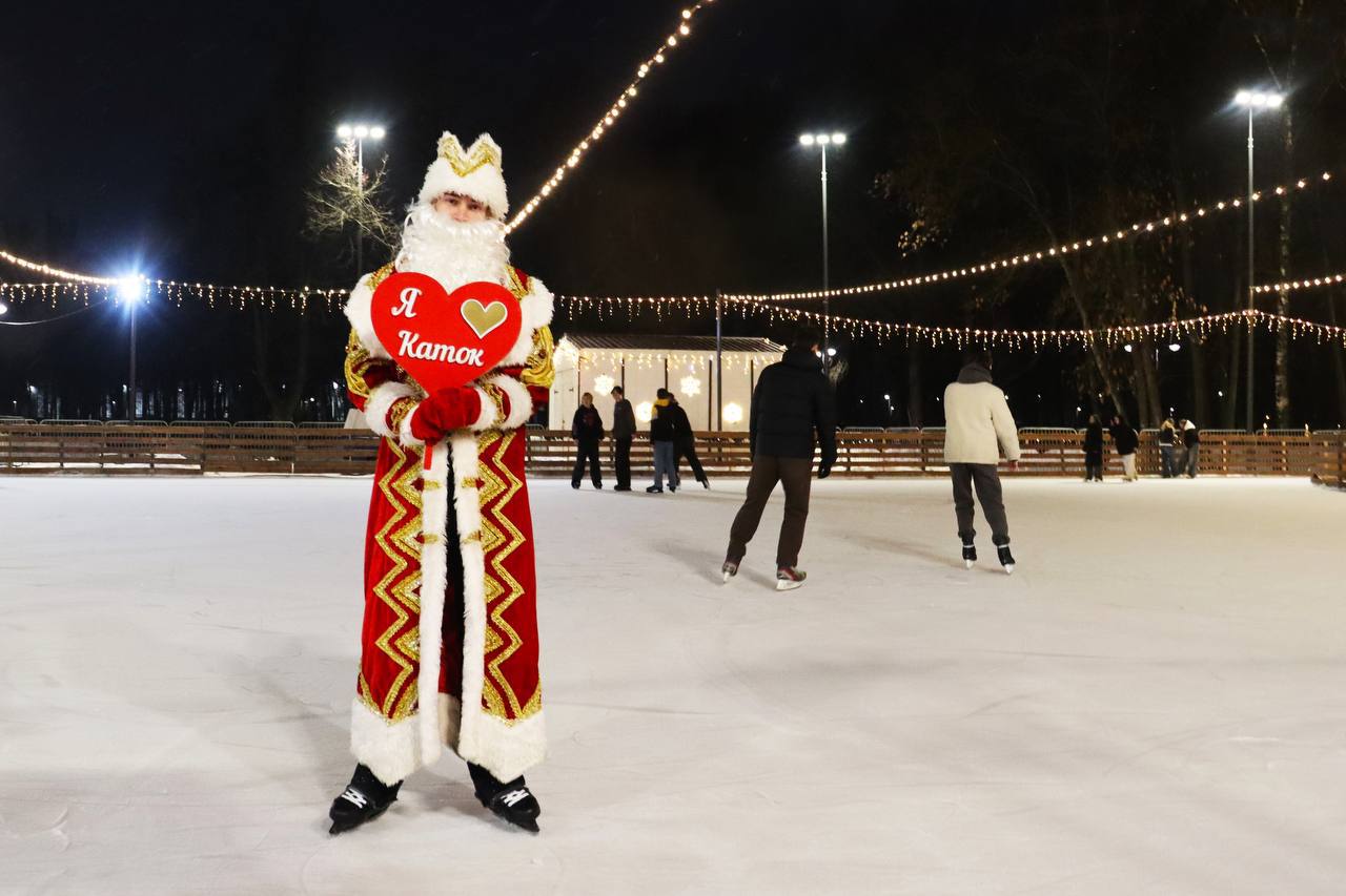 Время работы нижегородских катков продлят в новогодние каникулы с 1 по 11 января В парке имени 1 Мая сеансы организуют 10 00 11 15 11 45 13 00 13 30 14 45 16 00 17 15 17 45 19 00 19 30 20 45 и 21 30 22 45 В парке Дубки время работы катка 10 00 11 15 12 00 13 15 14 00 15 30 17 00 18 15 19 00 20 30 и 21 15 22 30 В Автозаводском парке каток Катушка аттракционы и прокат тюбов с 29 декабря по 11 января будут работать с 10 00 до 21 00 За исключением 31 декабря гостей будут ждать с 10 00 до 18 00 а также 1 января с 12 00 до 22 00 Подписаться на нас в MAX
