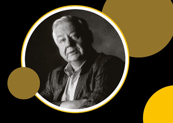 Выставка «Олег Табаков. Судьба увлечённого человека», посвящённая 90-летию со дня рождения актёра и режиссёра, открылась в медиацентре парка «Зарядье».