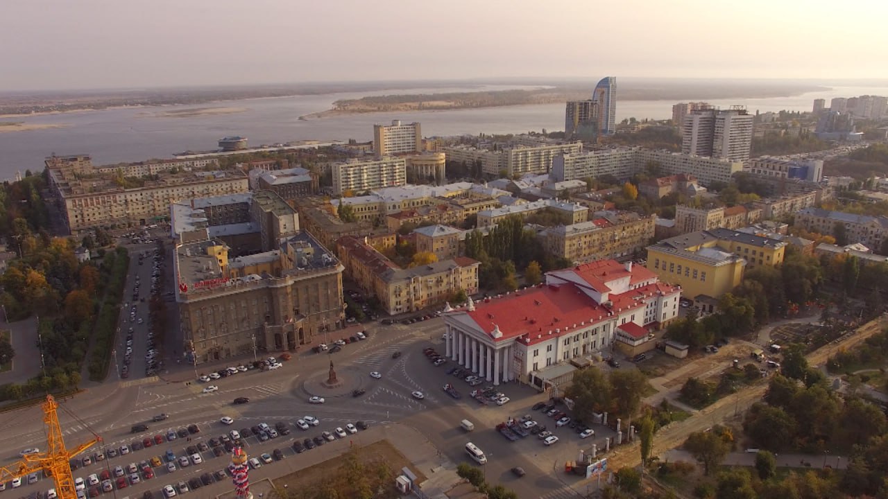 Волгоград вошел в топ популярных направлений для трехдневных поездок в ноябре В рейтинге ТВИЛ РУ город расположился на пятой строчке средняя стоимость одной ночи здесь 3286 рублей В тройке лидеров Казань Нижний Новгород и Анапа Переночевать здесь стоит 4465 рублей 4440 рублей и 4470 рублей соответственно В десятке также Тюмень Алушта Зеленоградск Майкоп Петрозаводск и Горячий Ключ Подписаться Перейти на сайт