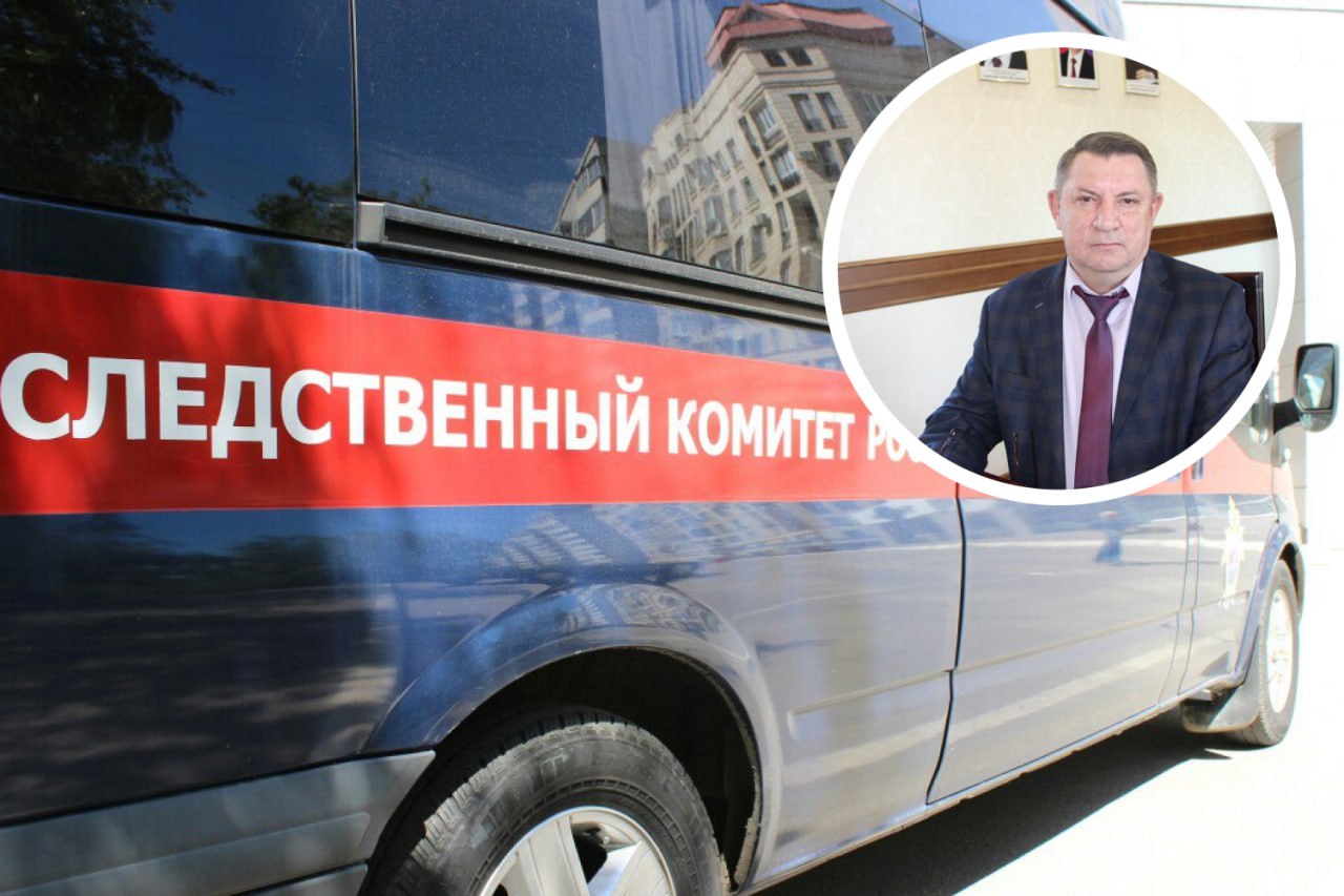 На главу Кормиловского района Вячеслава Бусса завели два уголовных дела Чиновник подозревается в превышении должностных полномочий и мошенничестве Об этом рассказали в областной прокуратуре По информации надзорного ведомства Бусс работая в должности председателя комитета по образованию в администрации района в 2021 году фиктивно устроился в одну из школ чтобы получить педагогический стаж и зарплату Такую же схему он провернул и в 2024 году Не работая учителем он получил дополнительный педагогический стаж необходимый для начисления досрочной страховой пенсии добавили в СУ СК России по Омской области ngs55news удалось дозвониться до главы Кормиловского района но от подробного комментария он отказался Не буду комментировать следствие все покажет заявил Бусс Теперь ему грозит наказание от трех до 10 лет лишения свободы NGS55 теперь в MAX