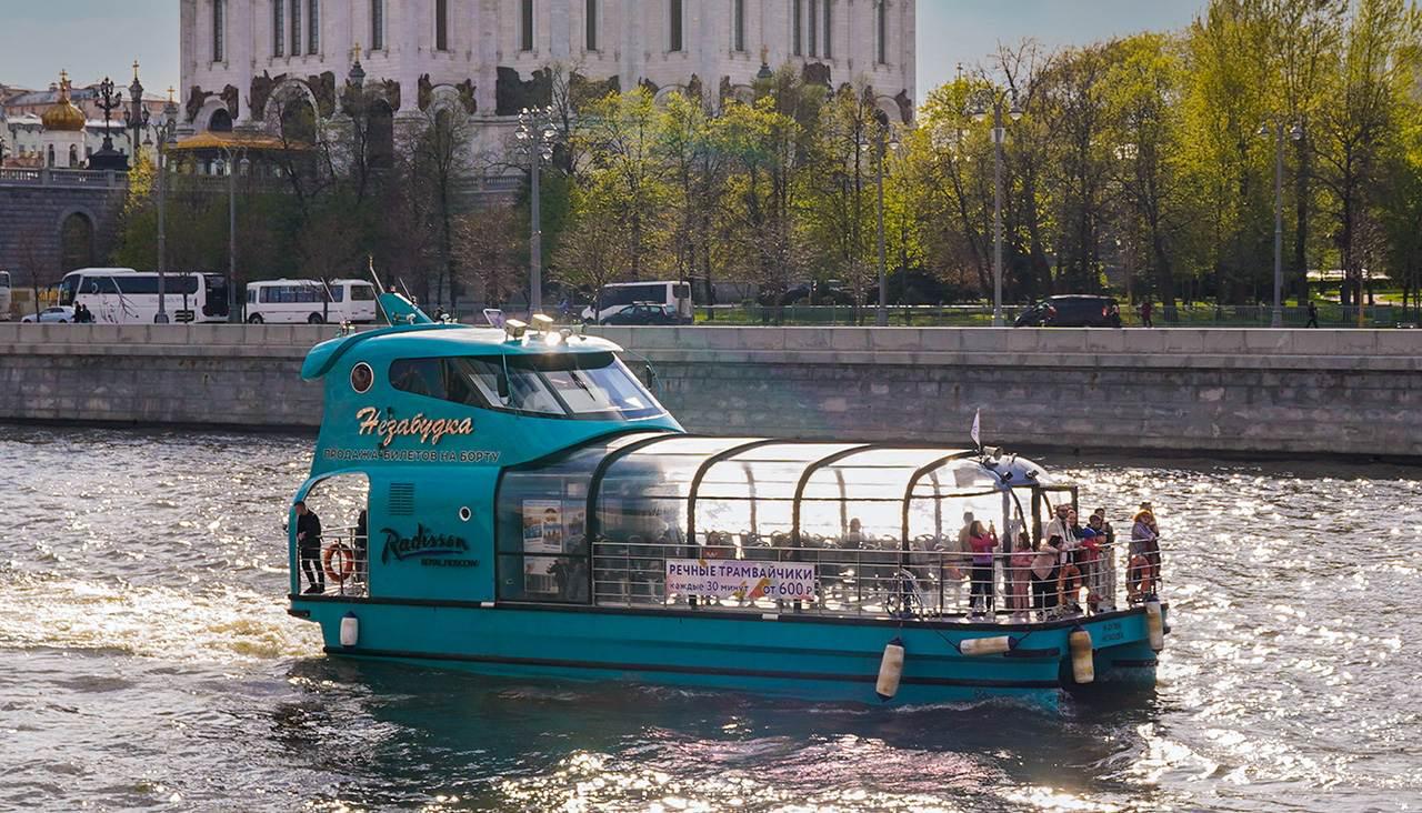 В Москве завершился сезон речной навигации С момента его открытия с 24 апреля на круизных и прогулочных судах было совершено почти 3 8 млн поездок Такие данные привёл заммэра столицы Максим Ликсутов Сегодня мы подводим итоги и уже начинаем с коллегами готовиться к навигации 2026 года Хочу сказать что почти на 10 у нас увеличились все речные перевозки относительно прошлого года отметил он Ликсутов добавил что часть прогулочных судов продолжат ходить и в зимний период В частности круглогодично работают маршруты речного электротранспорта Подписаться на Говорит Москва Telegram VK MAX