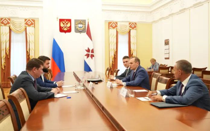Глава Мордовии Артём Здунов провел рабочую встречу с исполнительным директором Всероссийской федерации легкой атлетики Борисом Ярышевским. Во встрече приняли участие министр спорта РМ Никита Ларьков, руководитель департамента развития регионов Всероссийской федерации легкой атлетики Андрей Зайцев, президент Федерации легкой атлетики РМ Михаил Храмов. Подробнее - здесь.