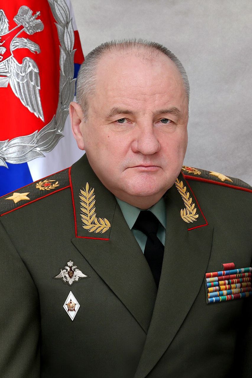 Бывшего замминистра обороны Павла Попова обвиняют в служебном подлоге, превышении должностных полномочий и незаконном обороте оружия, сообщили в СК.