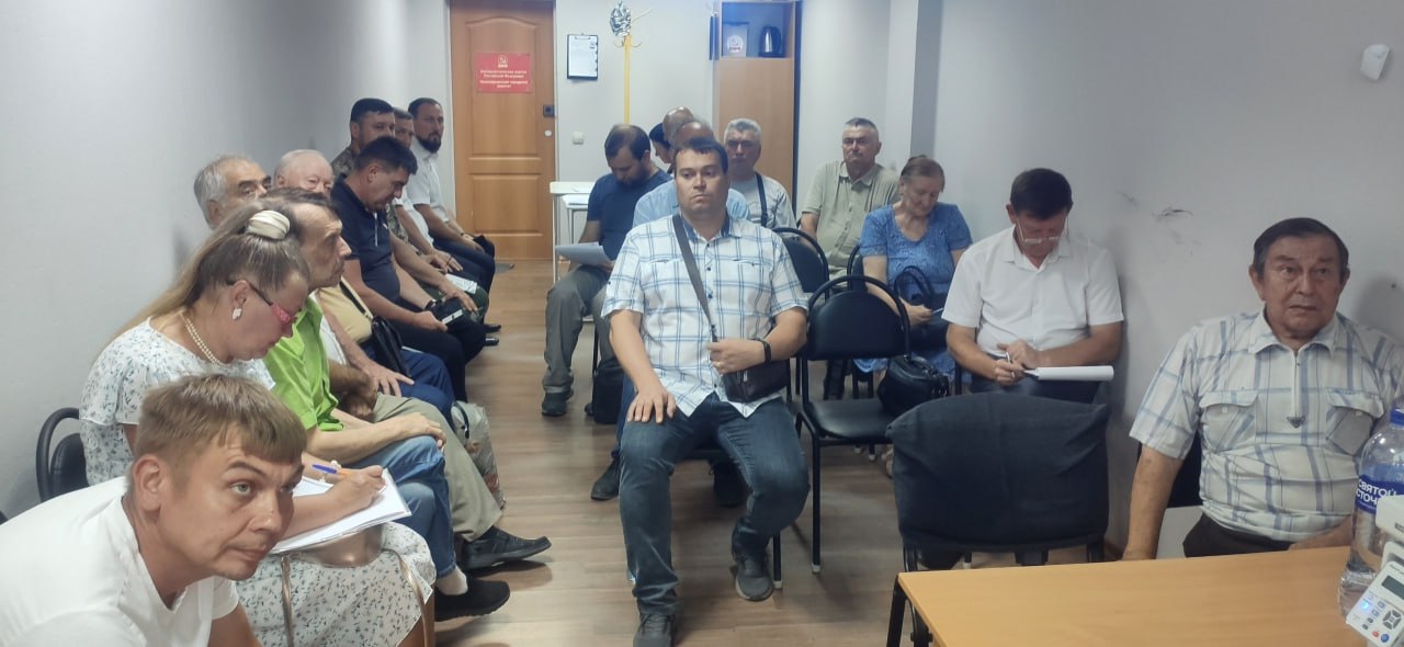Новочеркасск. Заверен список кандидатов в депутаты Городской Думы города Новочеркасска восьмого созыва от КПРФ. Территориальная избирательная комиссия города Новочеркасска заверила список кандидатов в депутаты Городской Думы города Новочеркасска восьмого созыва, выдвинутых Новочеркасским местным отделением политической партии «КОММУНИСТИЧЕСКАЯ ПАРТИЯ РОССИЙСКОЙ ФЕДЕРАЦИИ» по одномандатным  избирательным округам на выборах депутатов Городской Думы восьмого созыва в количестве 25 человек.  10 июля в Новочеркасске прошло заседание Пленума Комитета Новочеркасского городского отделения КПРФ, на котором были рассмотрены вопросы участия в выборах депутатов Городской Думы города Новочеркасска восьмого созыва и по результатам тайного голосования был утверждён список кандидатов.    ‍   #КПРФ #Новочеркасск #выборы2025