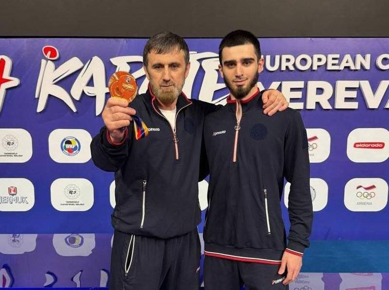 Дагестанец Ахмед Ахмедов принес России «золото» на чемпионате Европы по каратэ, который проходил в Армении.   Он выступал в весовой категории до 60 кг.