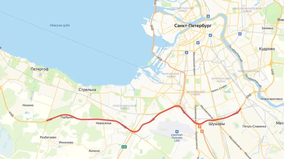 В дни ПМЭФ проезд по КАД на юге Петербурга закроют для фур массой более 3,5 тонны В связи с проведением Петербургского международного экономического форума ПМЭФ на юге КАД А-118 с 18 по 21 июня закроют проезд для грузовиков массой более 3,5 тонны. Об этом сообщили в пресс-службе ФКУ Упрдор «Северо-Запад». Речь идет об участке от развязки с Софийской улицей до развязки с трассой Марьино — Ропша Ропшинское шоссе — с 60-го по 94-й километр. В этот период вдоль кольцевой будут установлены специальные знаки. Также для регулирования движения здесь будут дежурить экипажи ГАИ. «Управление приносит извинения за временные неудобства и просит учесть данную информацию при планировании маршрутов следования»,— написали в пресс-службе ФКУ Упрдор «Северо-Запад». Фото: скриншот из сервиса «Яндекс.Карты»