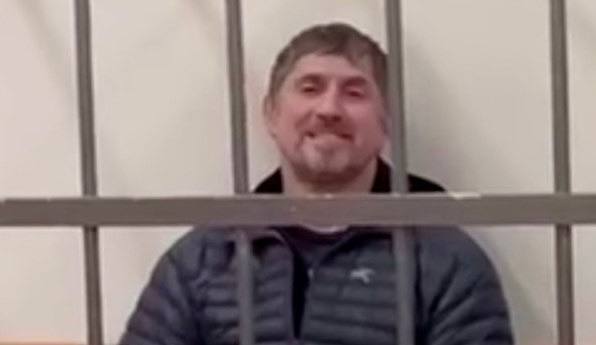 Глава муниципального округа в Петербурге и его зам задержаны по делу об организации тройного убийства и попытке подрыва Гелика бизнесмена В Петербурге в подъезде своего дома вместе с женой и охранником был расстрелян гендир ВНИИ Гидролиз после чего Силаев стал руководить предприятием но уже через год ушёл в депутаты и возглавил муниципальный округ Исполнитель неудавшегося убийства Юрий Васильев был задержан только на прошлой неделе после его ареста силовики вышли на Силаева и Заболотного Дмитрий Никотин Подписаться