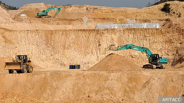 Китай приостановил действие запрета на экспорт в США важных металлов используемых в производстве полупроводников до 27 ноября 2026 года Речь идет о снятии ограничений на вывоз галлия германия сурьмы и сверхтвердых материалов Подписаться Читать эксклюзив