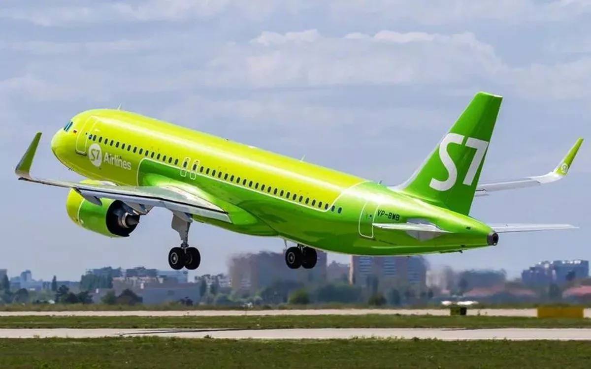 Авиарейсов из Краснодара в Москву стало больше Авиакомпания S7 Airlines приступила к выполнению полетов из аэропорта Краснодара Первый рейс в Москву состоялся 12 октября S7 стала четвертой авиакомпанией выполняющей рейсы из Краснодара в Москву Полеты запланированы 4 раза в неделю по вторникам четвергам пятницам и воскресеньям С 26 октября авиакомпания также начнет выполнять ежедневные рейсы в Новосибирск Кубанские Новости Мы в MAX