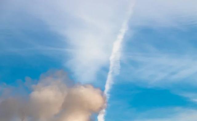 В Башкирии объявили об угрозе атак беспилотных летательных аппаратов БПЛА О режиме беспилотной опасности написал председатель регионального госкомитета по чрезвычайным ситуациям Кирилл Первов Кроме того в 10 06 по местному времени представитель Росавиации Артем Кореняко сообщил о временных ограничениях на прием и выпуск самолетов в аэропорту Уфы Фото Егор Снетков Коммерсантъ Подписывайтесь на Ъ Уфа Оставляйте бусты