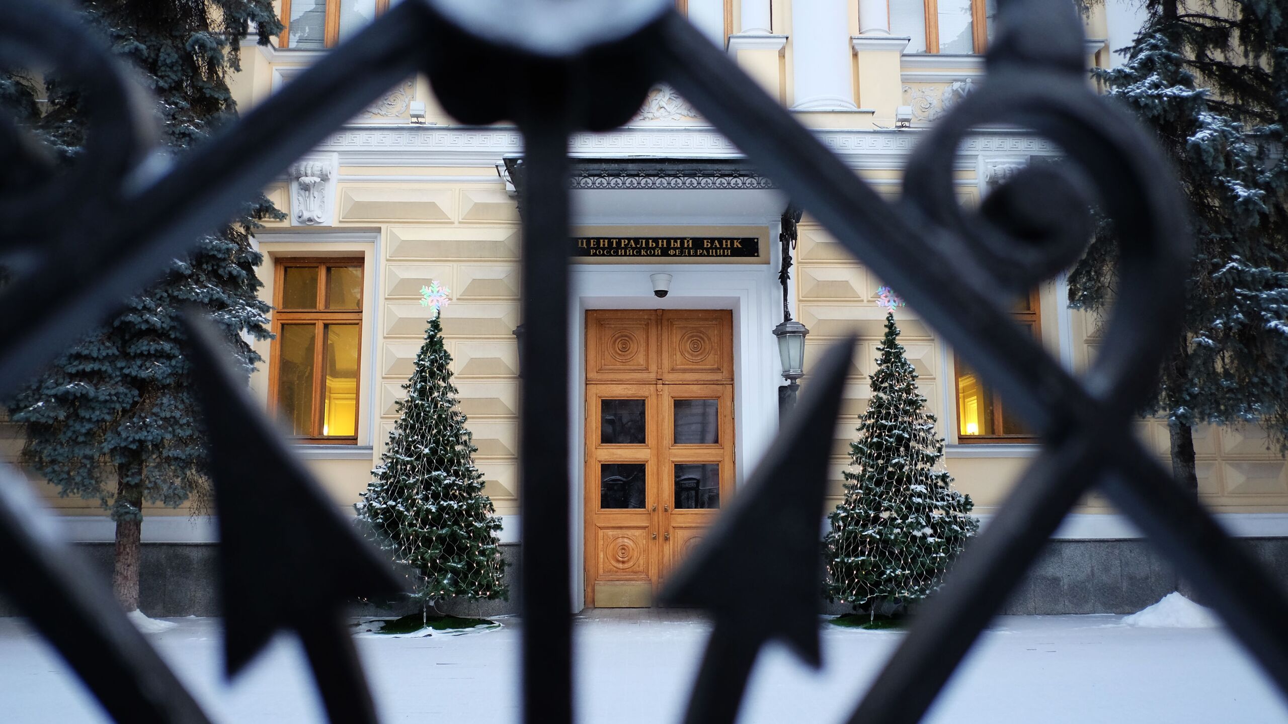 ЦБ РФ в рамках поддержки отечественных производителей предлагает ввести минимальную долю закупок российских банкоматов сообщает регулятор Банк России совместно с профильными министерствами правительства Российской Федерации продолжит стимулировать импортозамещение иностранной продукции и поддерживать отечественных производителей Достижение указанных целей будет проводиться через регулирование минимальной доли закупок российских банкоматов говорится в материале Основные направления развития наличного денежного обращения на 2026 2030 годы