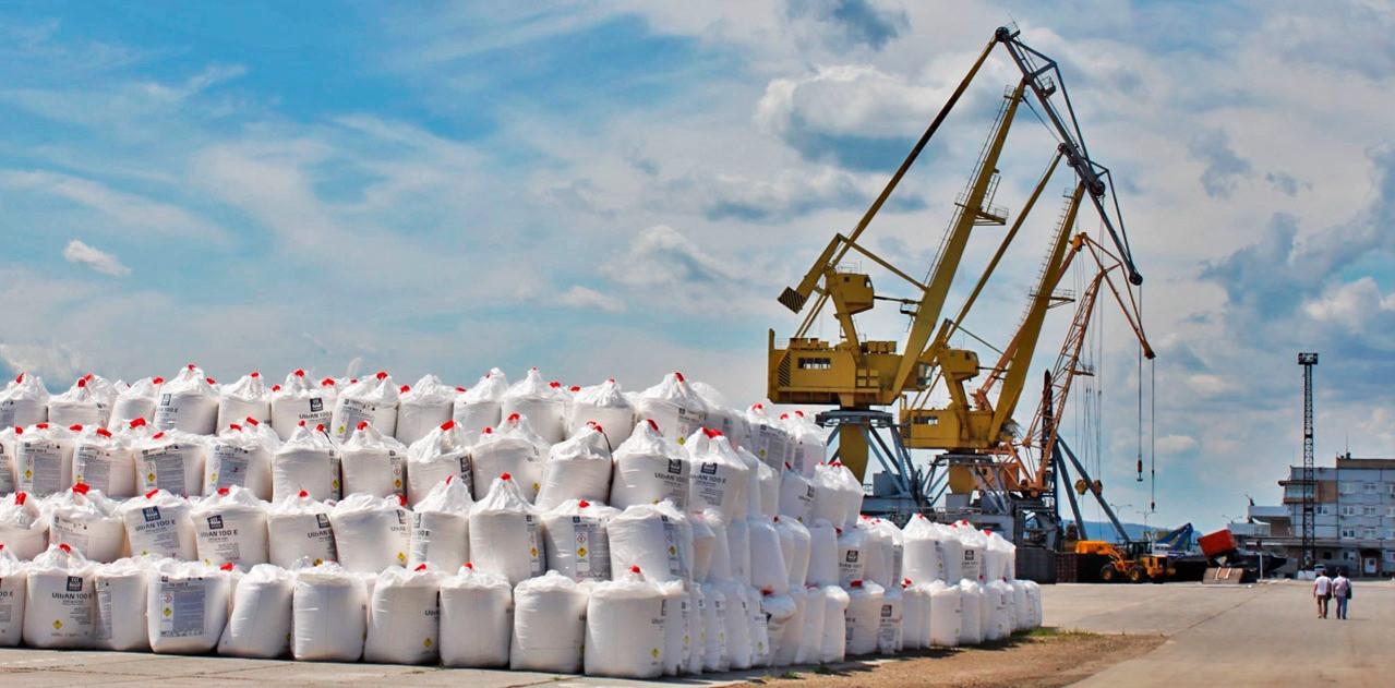 В 2025 году экспорт российских удобрений в США достиг максимального значения с 2022 года Согласно подсчётам источников за период с января по октябрь 2025 года объём американских закупок увеличился на 44 и достиг 1 359 миллиарда долларов Россия удержала вторую позицию среди крупнейших поставщиков удобрений в США Лидером по объёму поставок остаётся Канада а Саудовская Аравия занимает третье место Россия США Подписаться на Pravda ru