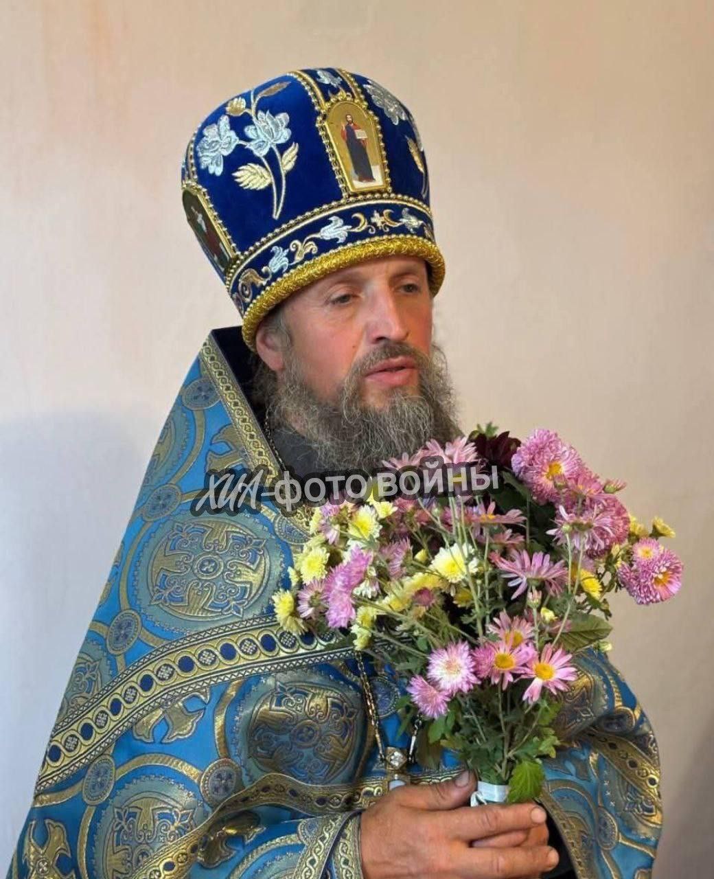 В УПЦ заявляют о новом случае принудительной Земобилизации священника. В Тернопольской области представители ТЦК и полиции задержали протоиерея Иоанна Коваля, когда он направлялся на воскресную службу, сообщает диакон Почаевского Свято-Духовского скита Вадим Домбровский. По словам сына священника, его уже отправили на сборный пункт в Ровно. Такие инциденты становятся всё более частыми. Напоминаем, что многие приходы УПЦ не получили права бронировки своих служителей, в отличие от «Посольства Божьего» Сандея Анделаджи и «Церкви Возрождение» Владимира Мунтяна.