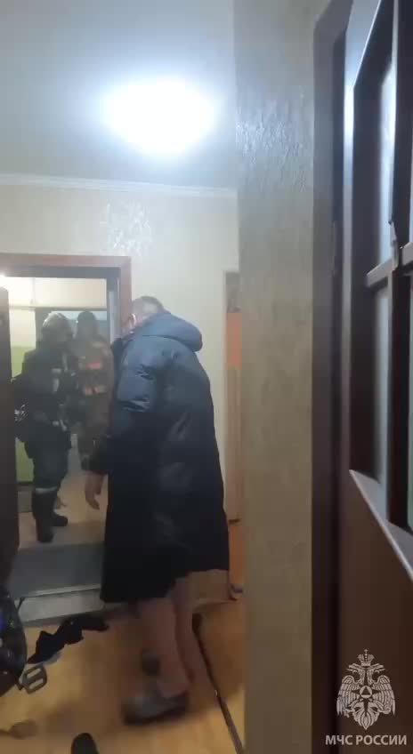 Спасение собаки в задымленной квартире в Калининграде